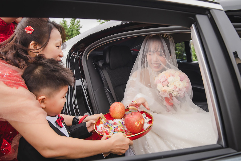 [婚禮攝影]啟賢玲伊 文定迎娶午宴@中天溫泉渡假飯店-最專業的團隊完成每場完美婚禮紀錄，拍的不只好更要快! #婚禮攝影