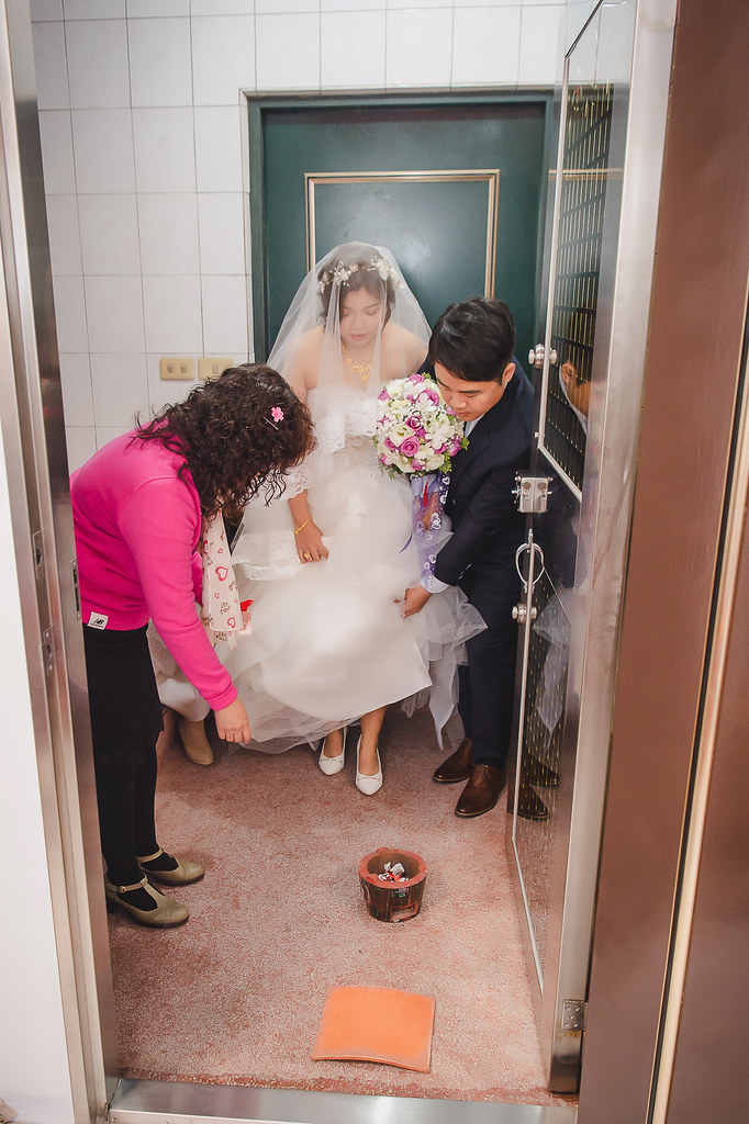 [婚禮攝影]岳錚韋伶 文定迎娶儀式@自宅-最專業的團隊完成每場完美婚禮紀錄，拍的不只好更要快! #婚攝推薦