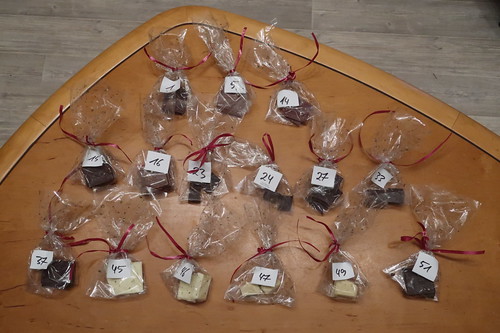 Die zufällig ausgewählten 15 Schokoladen, die wir beim ersten Durchgang der Schokoladen-Blindverkostung schafften