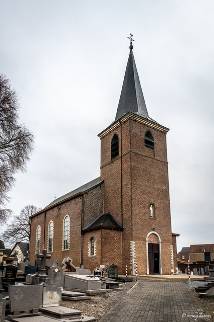 Kerniel, Sint-Pantaleonkerk.