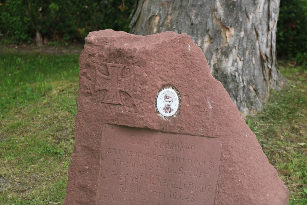 pomník Josefa Müllera v Lubech