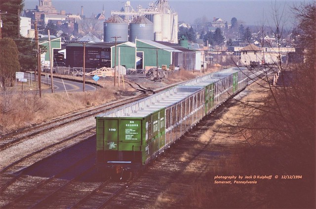BN 552003,  Trough-train, Somerset, PA. 12-12-1994