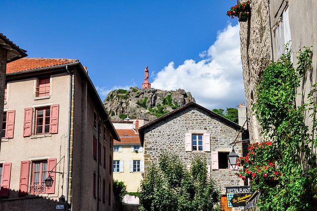 Le Rocher Corneille et Notre-Dame au Puy-en-Velay, région Auvergne-Rhône-Alpes, France