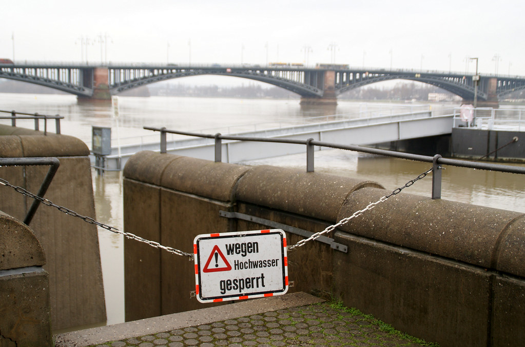 Shutdown on the Rhine at Mainz Feb. 2021