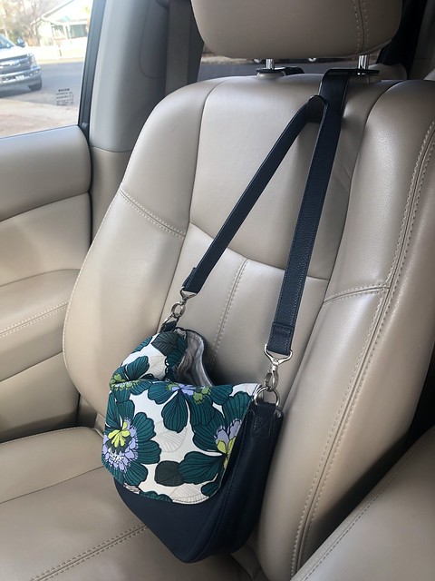 keeps purse from falling over and spilling