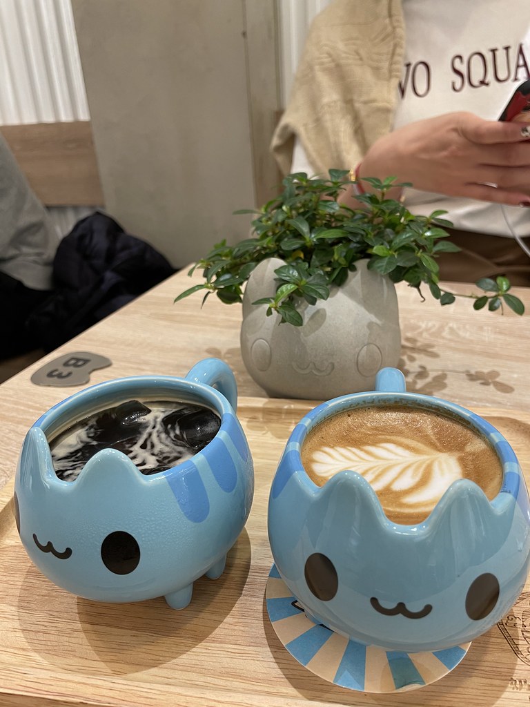 咖波屋&奶泡貓咖啡