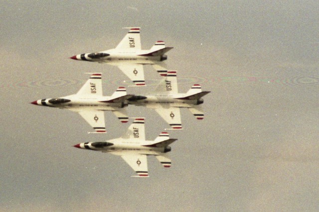 Scott AFB 1987-07 -024a Thunderbirds diamond formation
