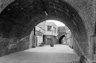 Courtyard, Peckham Rye Station, Rye Lane, Peckham, Southwark, 1989 89-4h-35