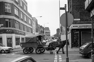 Horse & Cart, Brick Lane, Bacon St, Spitalfields, Tower Hamlets, 1989 89-4a-02