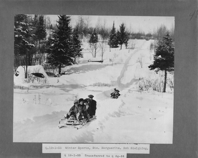 Bob sleighing, Ste. Marguerite, Quebec / Glissade en bobsleigh, Sainte-Marguerite (Québec)