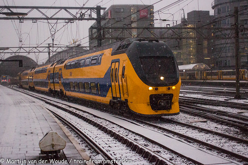 20210116_NL_Amsterdam_NS ViRMm leaves snowy Amsterdam Central