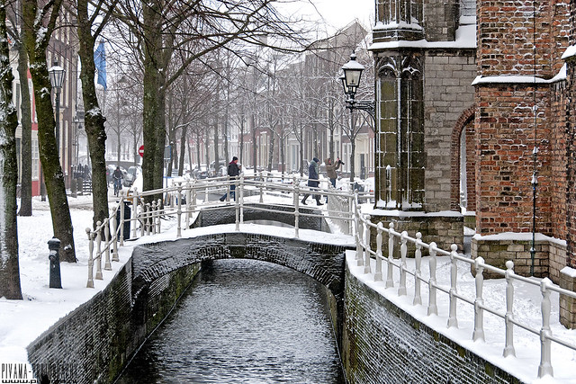 Bridges between prinsenhof and old church, Delft
