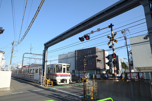 Keio 9000 Series at Railroad Crossing of Keio Line in Kyud… | Flickr