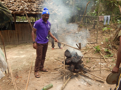 2008_Burning bonobo bushmeat