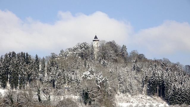 Wahrzeichen des Ortsteils Hohenbodman - Gemeinde Owingen ,ist der 29,5 m hohe Wachturm (Umfang 30 m) aus dem 11. Jahrhundert, der nach der Zerstörung der bekannten Stammburg der Grafen von Bodman stehen blieb.