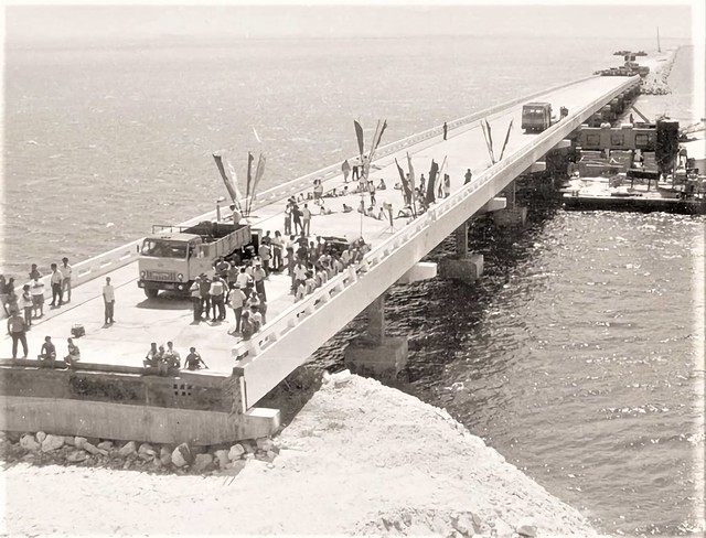 Puente sobre el canal de los Barcos una vez concluido el 14 de abril de 1994