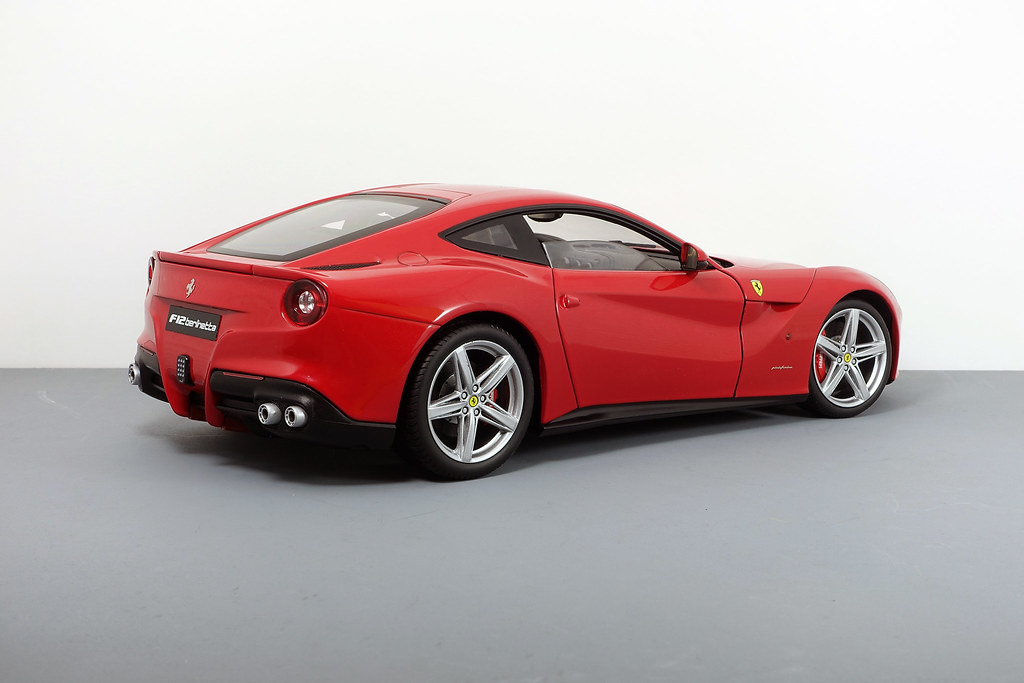 Ferrari F12 Berlinetta - Hot Wheels Elite - 1:18 | DiecastXchange