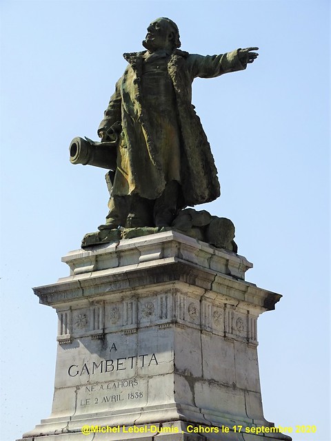 Cahors - La Place François Miterrand, statue de Léon Gambetta, enfant du Pays (4)