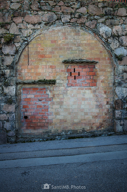 Muro tapiado en Viladrau