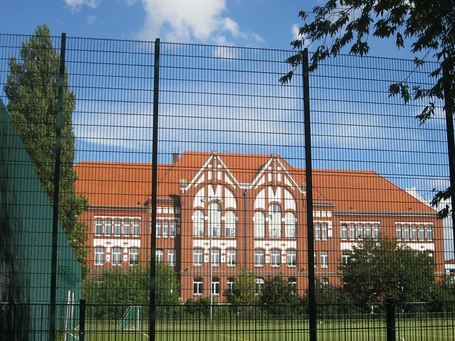 1906/07 Berlin neogotische 1. Gemeindeschule Reinickendorf in Backstein von Gemeindebaumeister Reppin Lindauer Allee 23-25 in 13047 Reinickendorf