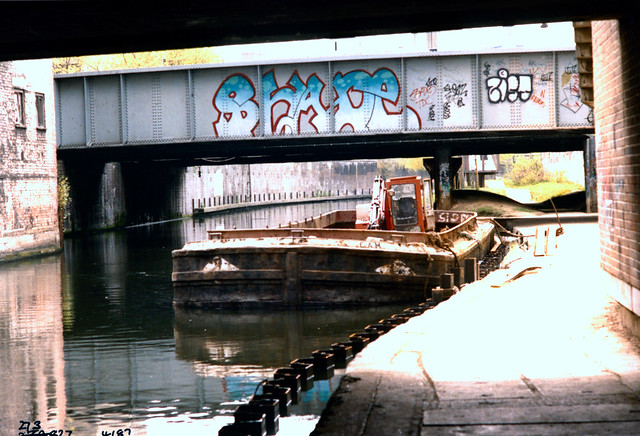 Barge, Railway Bridge,Regent's Canal, Lisson Grove, Westminster, 1987TQ2782-010