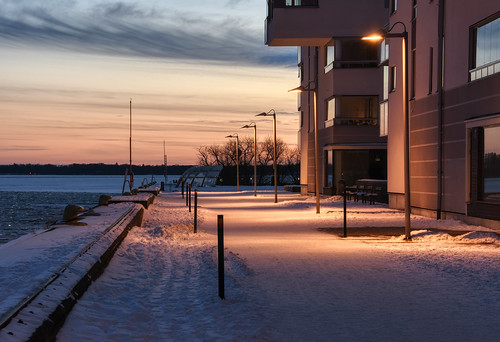 sunset landscape city urban street architecture mälaren västeråsfjärden shadows lamps light clouds sky horizon snow ice winter 65mm hdr västerås sverige sweden
