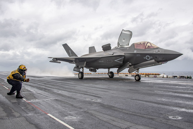 Aviation Boatswain’s Mate (Handling) 2nd Class Cosme Zamora, assigned to USS America (LHA 6), launches an F-35B Lightning II fighter aircraft assigned to the 31st Marine Expeditionary Unit (MEU) from the ship’s flight deck.