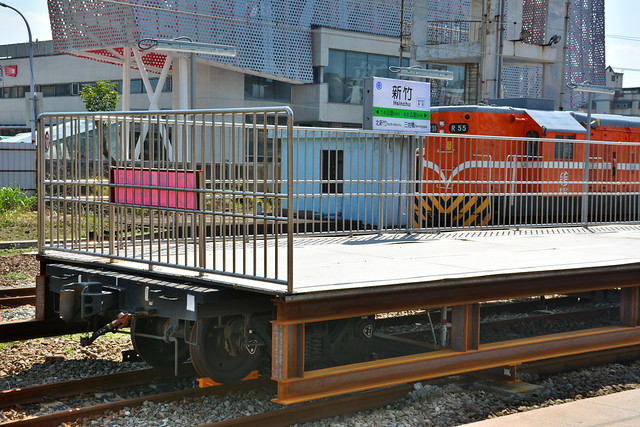 新竹站臨時第4月台・以平車搭建