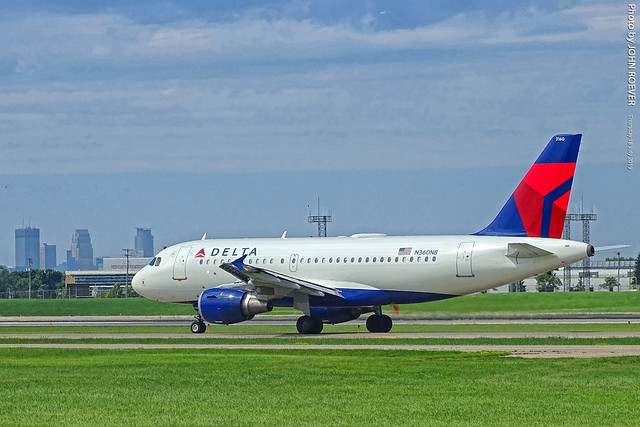 Delta A319 taxiing at MSP Airport, 18 July 2019