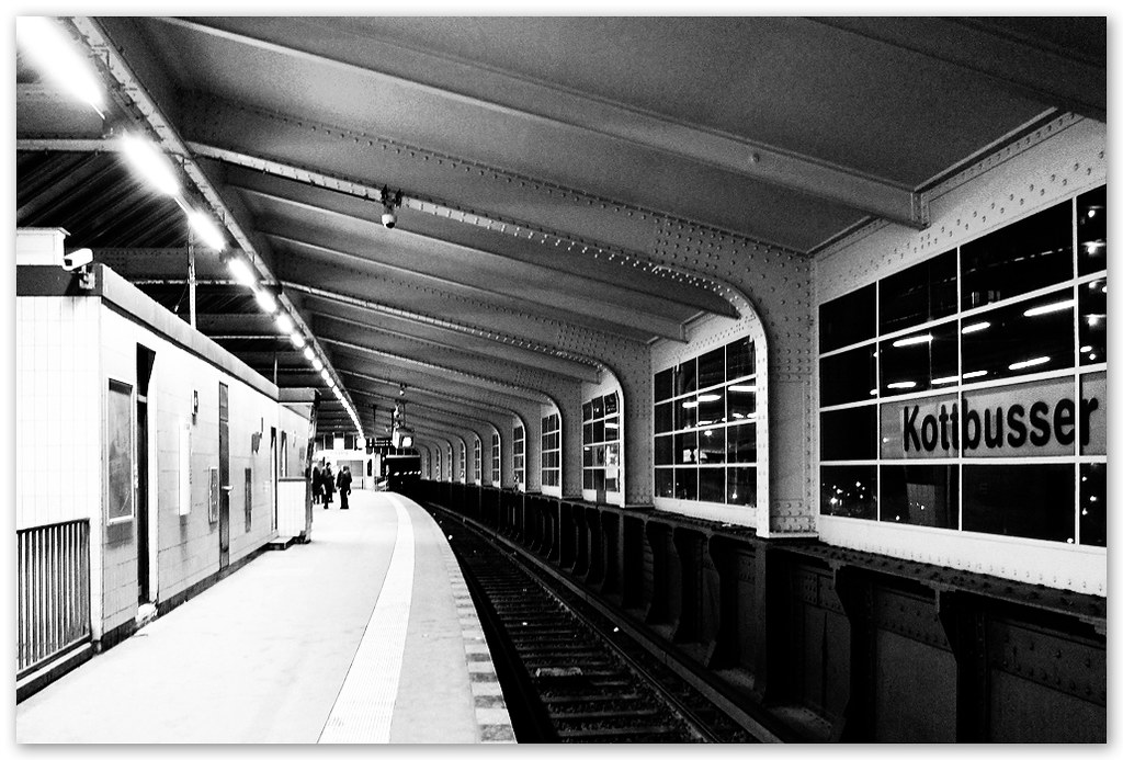 metro station at night | Kottbusser Tor - Berlin | Flickr