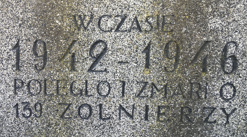 Inschrift auf Kriegsgräberdenkmal in Dössel