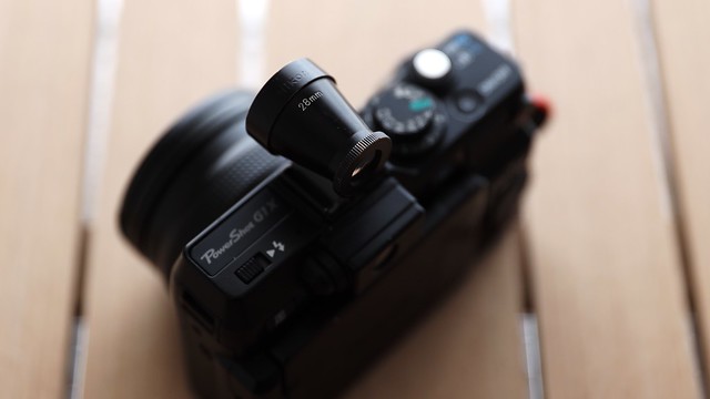 PowerShot G1X + NH-VF28 (External Finder 28mm).