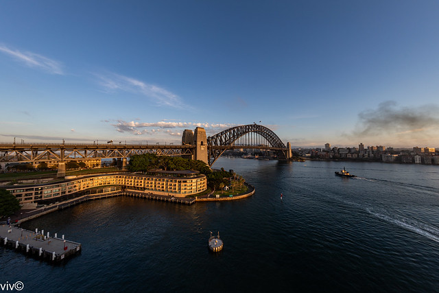 Scenic Sydney Harbour Bridge in dawn colours, Sydney, New South Wales, Australia