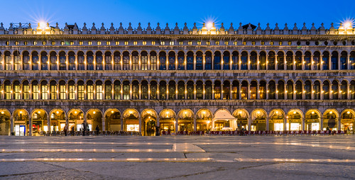 sonysel24105gfe24–105mmf4goss longexposure bluehour photoshop sonyα7riii reflection water italy venice luminar stmarkssquare stones architecture a7r a7riii alpha ilce7rm3 piazzasanmarco sel24105g sony sonyalpha veneto venezia piazza slowshutter slowshutterspeed square