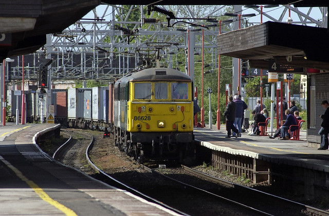 86628 + 86622 head a southbound Freightliner working through Stafford Station on 18-5-07. Copyright Ian Cuthbertson