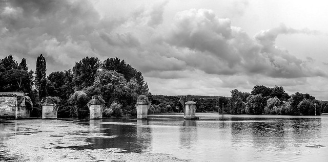 Le Pont Ancien de Poissy (78)