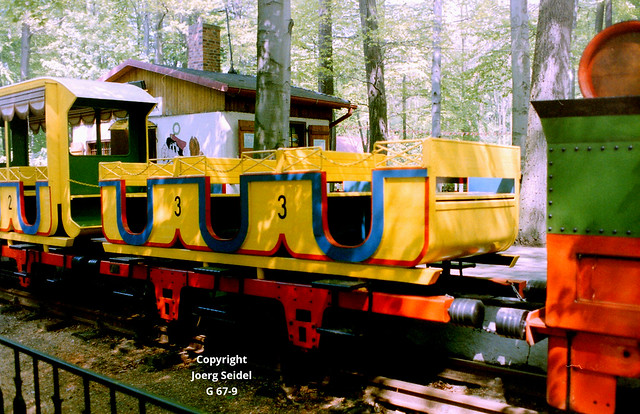 DE-02826 Görlitz Oldtimer Parkeisenbahn Personenwagen im Mai 1997