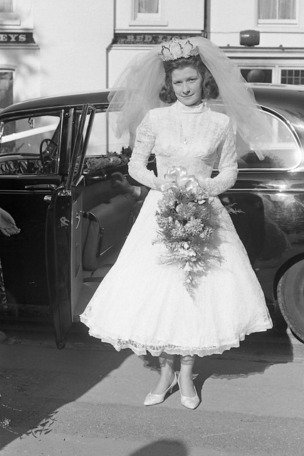 Bride arrives outside the Red Lion, Bitterne.