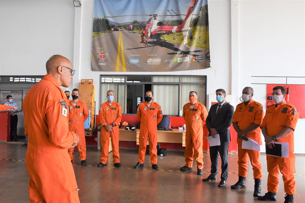 Grupamento de Aviação Operacional apresenta ao deputado Roosevelt Vilela drones adquiridos com recursos destinado pelo parlamentar