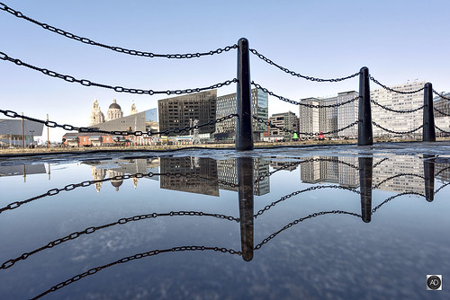 liverpool waterfront city chains reflection landscape merseyside royalalbertdock unescoworldheritagesite puddle buildings iconic outside global post maritime tourism lockdown2021
