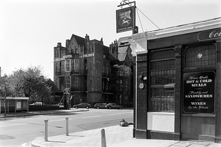 Hanover Arms, Belgrave Hospital for Children, Kennington Park Rd, Clapham Rd, Kennington, Lambeth, 1989 89-5c-52