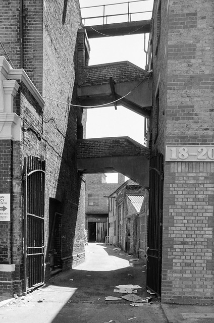 Alley, 18-20 Bromells Rd, Clapham, Lambeth, 1989 89-5k-22