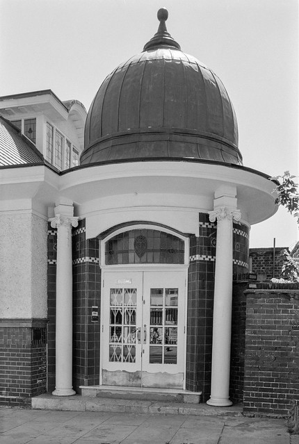 Temperance Billiard Hall, Clapham High St, Clapham, Lambeth, 1989 89-5k-51