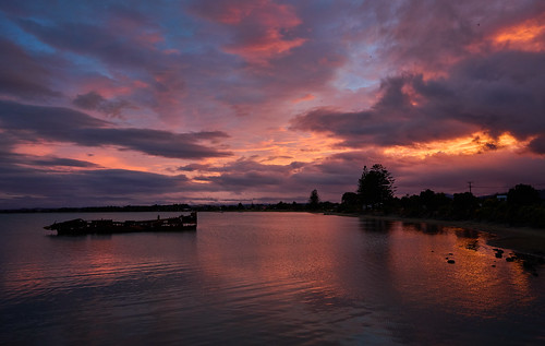 motueka janieseddon newzealand sonya7riialpha southisland zeissloxia2821 sunset water light sky