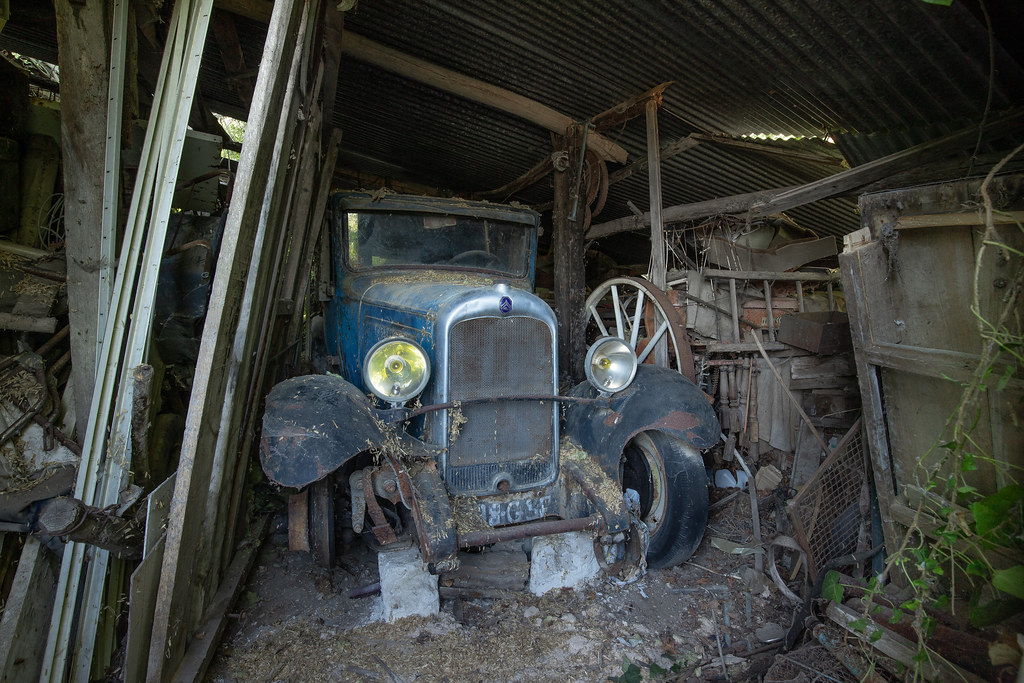Abandoned car : La grange