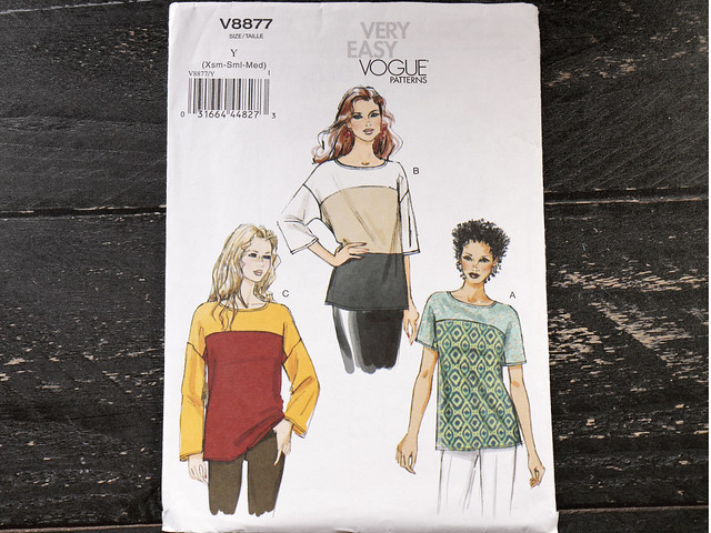 Vogue V8877 sewing pattern – Woven or Jersey Tops – size XS-M- new, uncut, factory folded