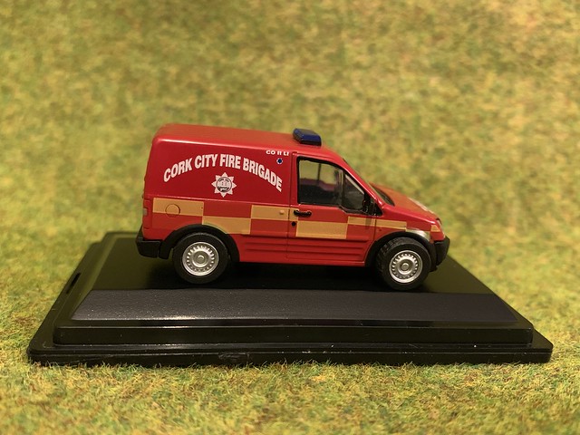 Oxford Diecast / Irish Decal Products - Diecast Models of Ireland Collection - Ford Transit Connect - Cork Fire Brigade - Miniature Diecast Metal Scale Model Emergency Services Vehicle