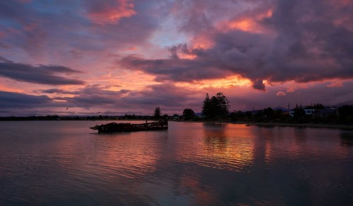 wreck sea sunset light zeissloxia2821 sonya7rii motueka newzealand reflection