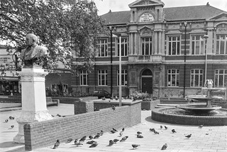 Tate Bust, Tate Library, Brixton Oval, Brixton, Lambeth, 1989 89-6a-55