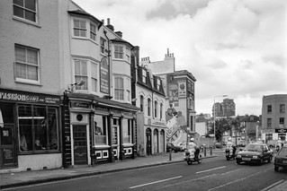 New Queens Head, pub, Stockwell Rd, Stockwell, Lambeth, 1989 89-6b-43